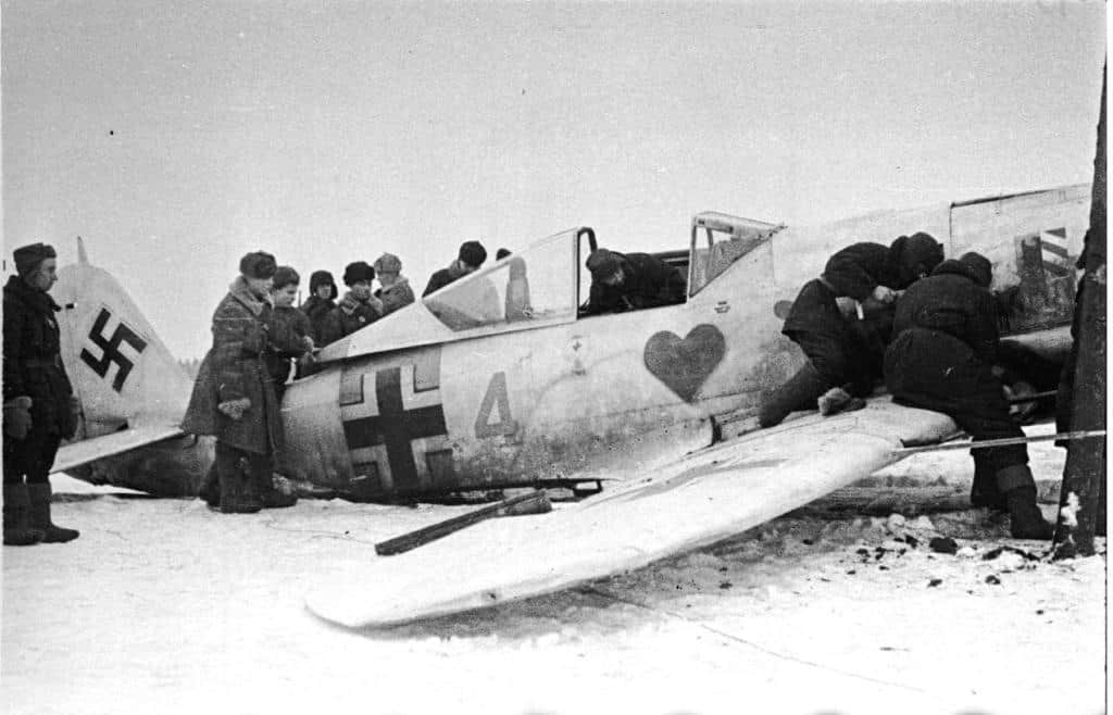 Немецкий истребитель Фокке-Вульф FW 190А из I группы эскадры JG 54 «Зеленое сердце», сбитый под Ленинградом 